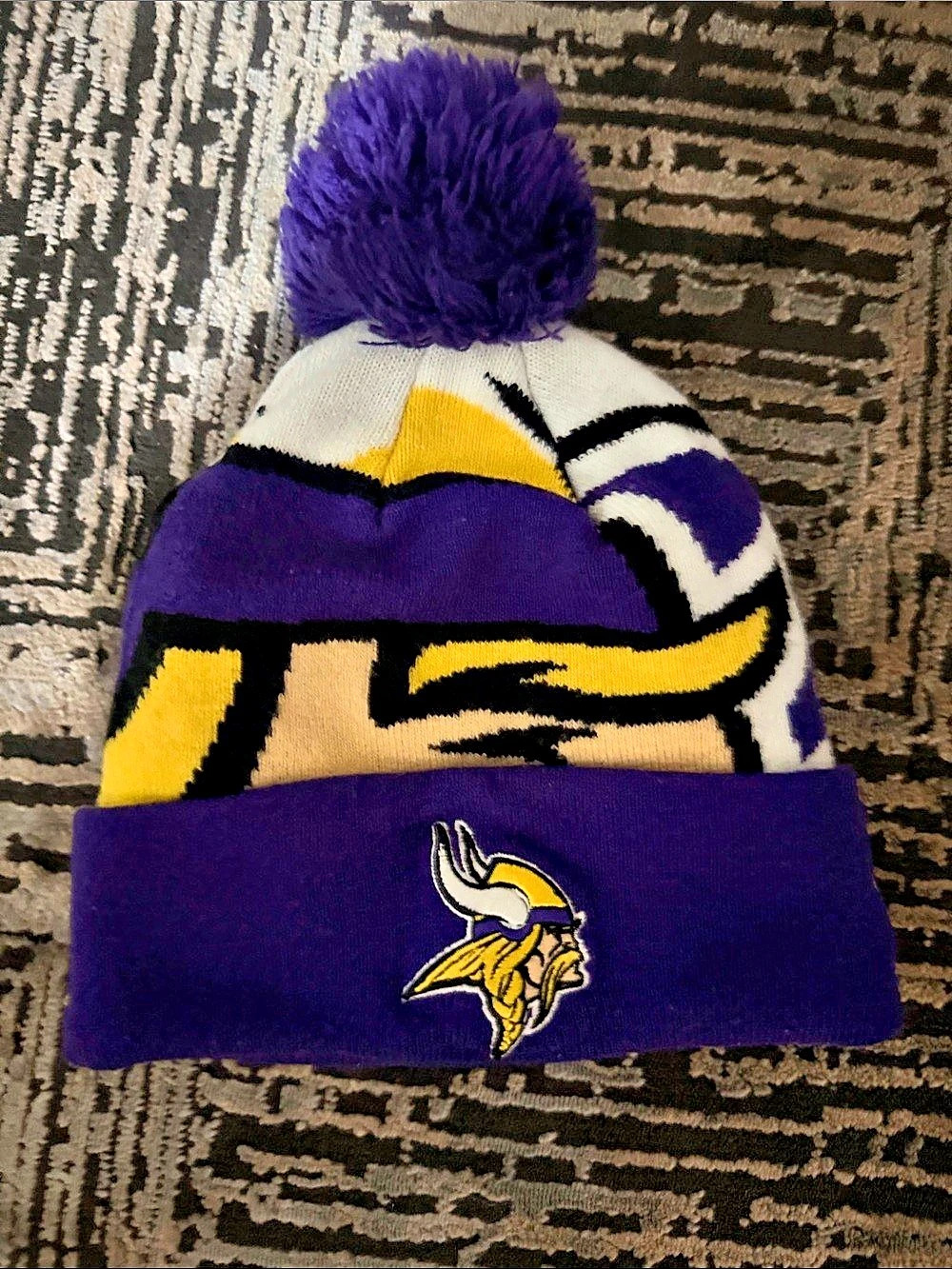 New Era NFL Minnesota Vikings Pom Beanie Purple & White Like New